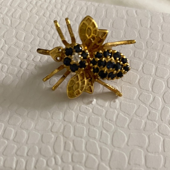 Beautiful Vintage 925 gold plated insect 🐞 brooch with sapphire gemstones